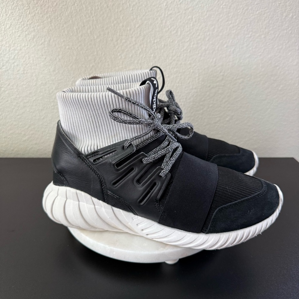 Adidas Black Tubular Doom 'Yin Yang' Sneaker’s Men’s Size 7.5 - Picture 3 of 7